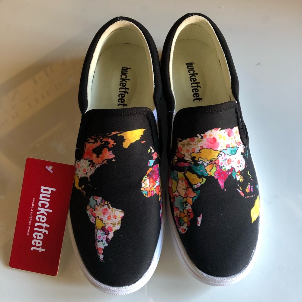 Bucketfeet women’s (6) NWT World map slip ons